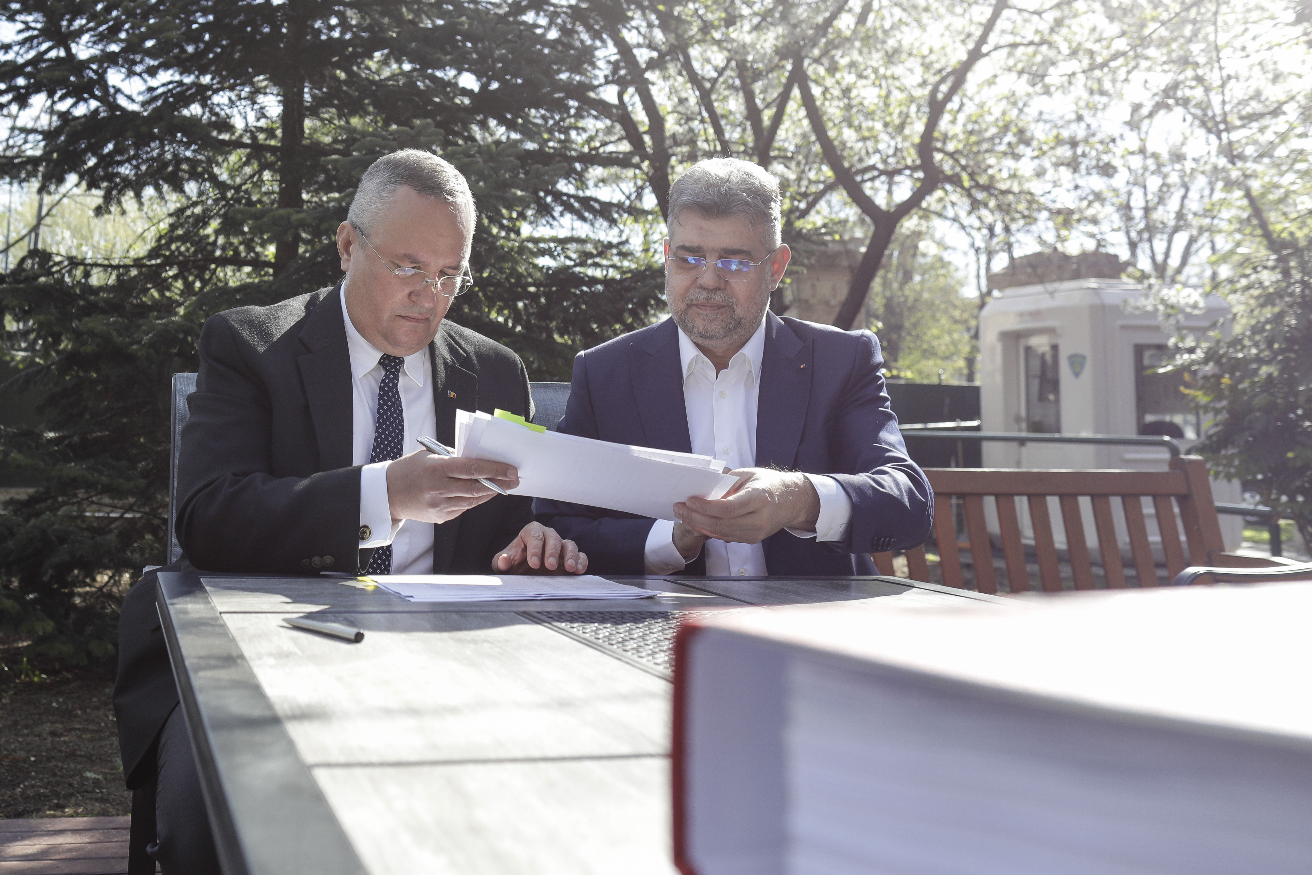 Marcel Ciolacu, despre cartea lui Nicolae Ciucă: „Îmi tot spune de 2 luni că mi-o va oferi. Nu m-a solicitat pentru prefață”