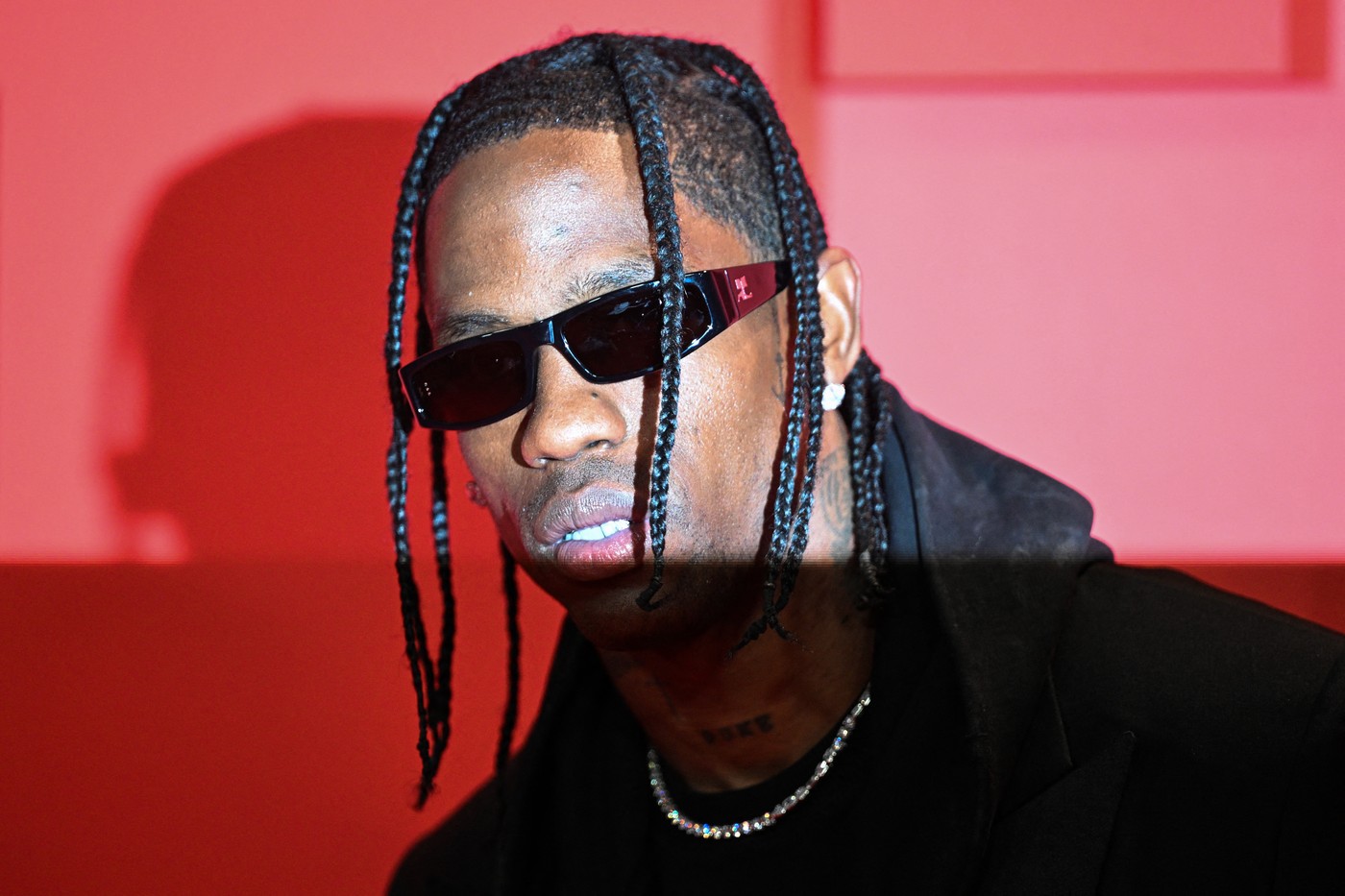 Travis Scott și bodyguardul său s-au bătut într-unul din cele mai luxoase hoteluri din Paris. Rapperul a fost reținut