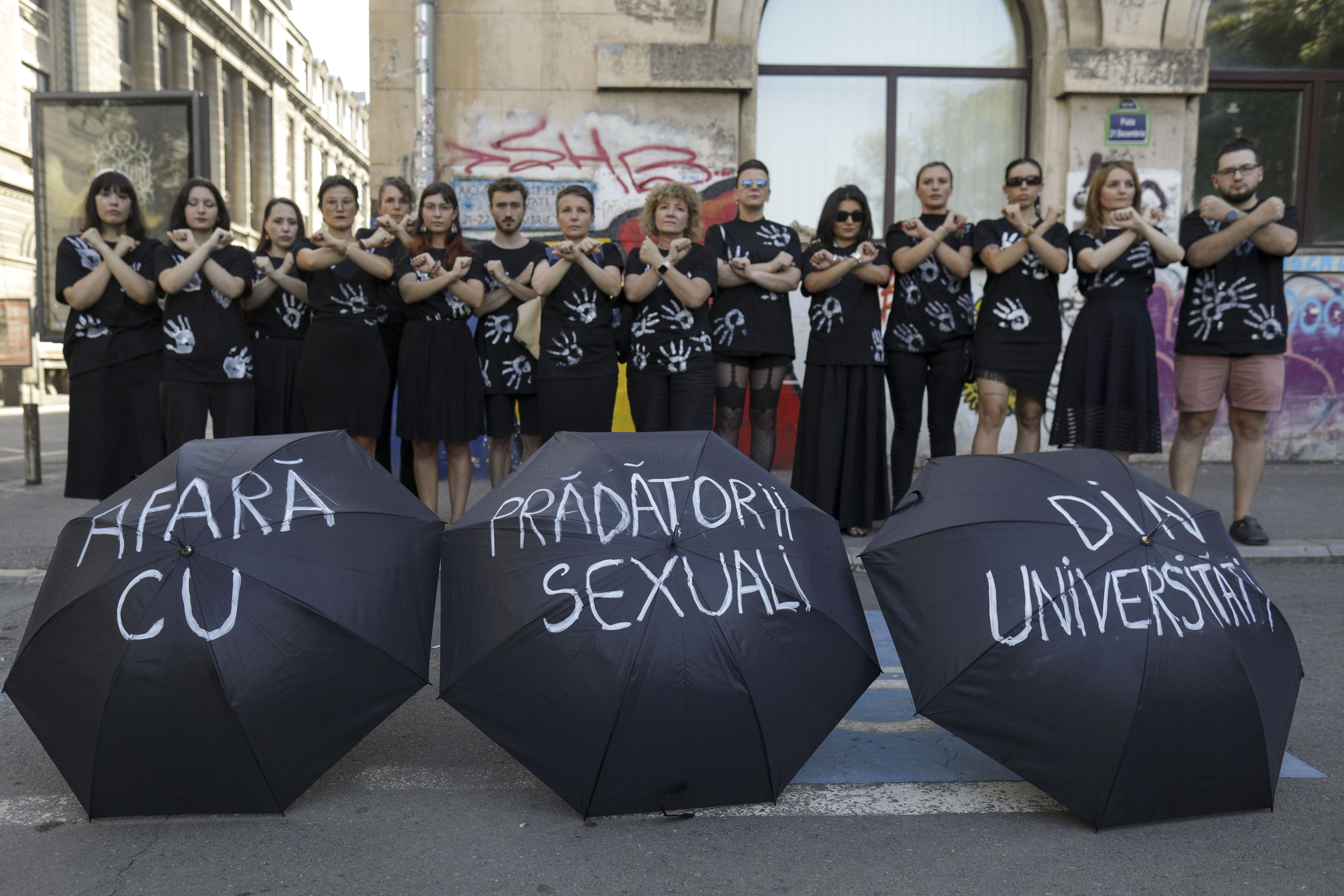 Contre în Guvern pe tema hărțuirii sexuale din universități. La cine ar trebui să apeleze victimele? Sfaturile experților