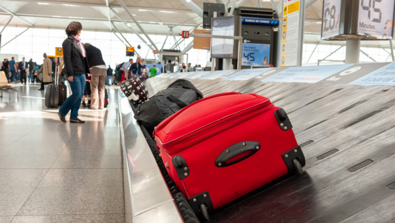 bandă de bagaje aeroport