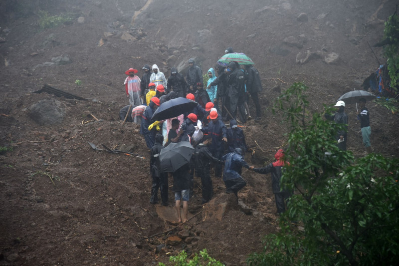 10 dead, several trapped in landslide in western India