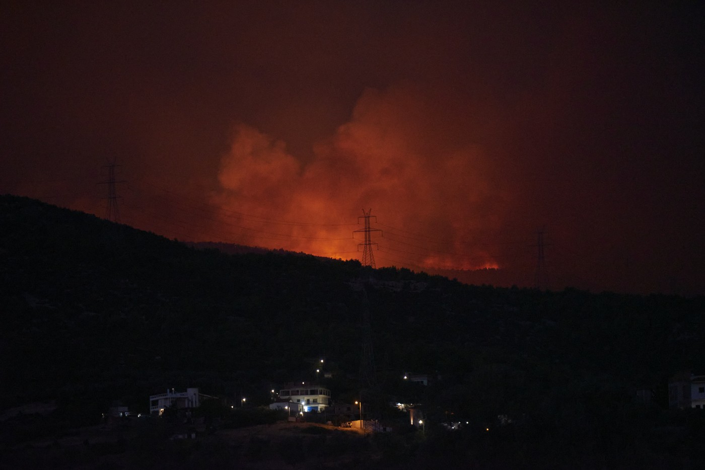 Care sunt zonele de foc în Grecia vara aceasta. Interviu cu coordonatorul pompierilor străini