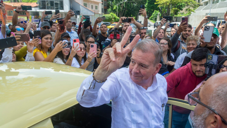 Opposition candidate Edmundo Gonzalez Urrutia arriving at his polling station, makes victory sign