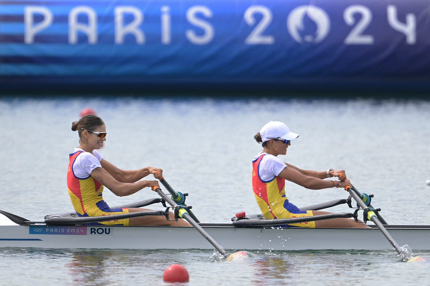 A șasea medalie pentru România la JO 2024. Gianina van Groningen şi Ionela Cozmiuc au câștigat argintul la dublu vâsle