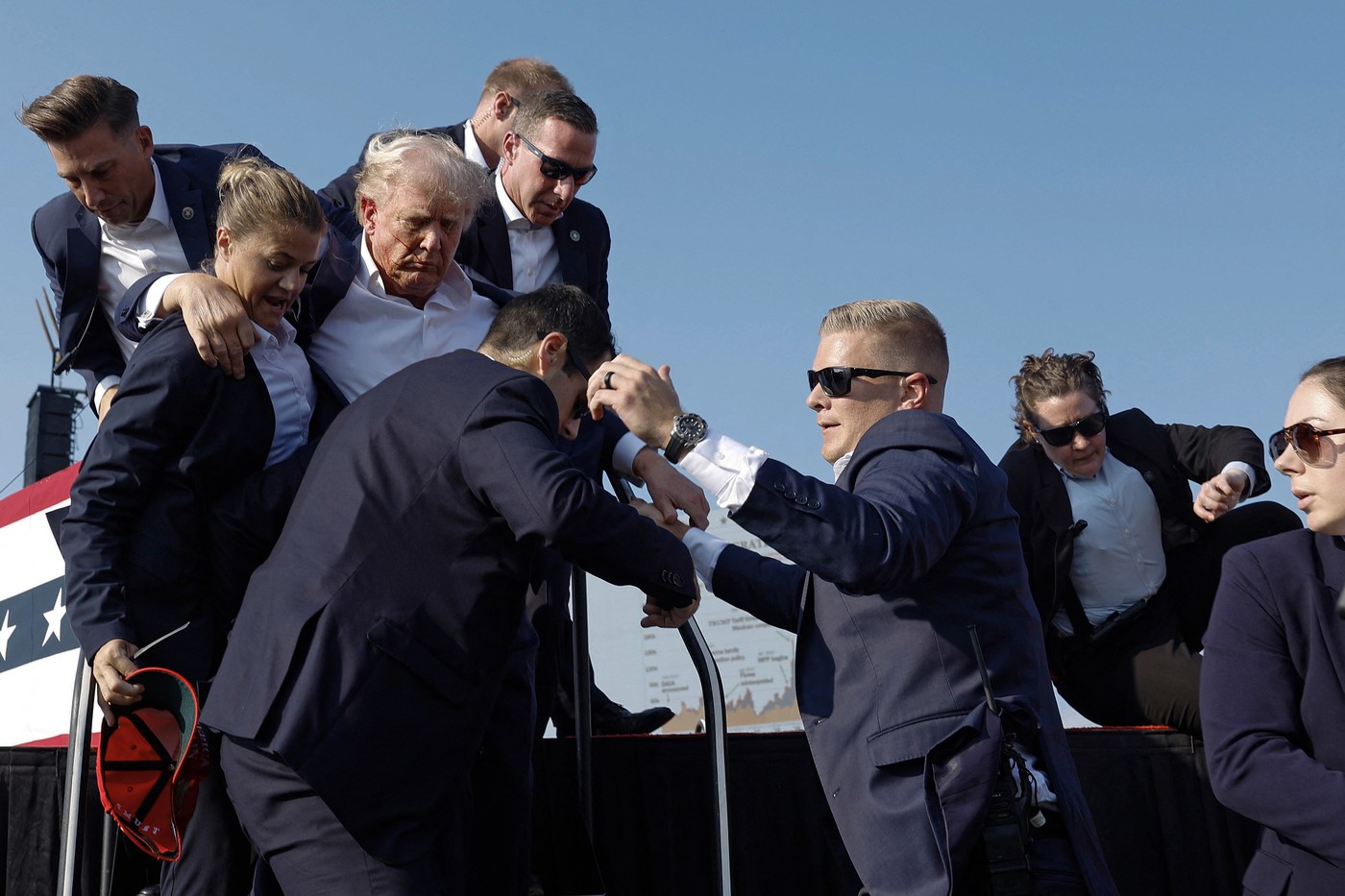Lipsa tehnologiei și problemele tehnice ale Serviciului Secret l-au ajutat pe atacatorul lui Trump să nu fie detectat (raport)