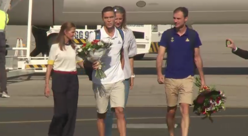 JO 2024. Campionul olimpic David Popovici a revenit în ţară: Mulțumesc celor care au crezut în mine