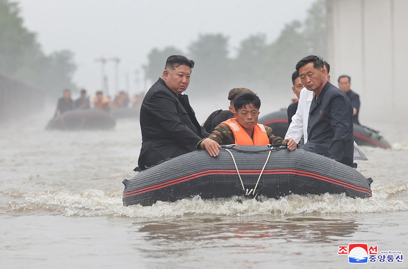 Coreea de Nord se confruntă cu inundații devastatoare. Seulul și-a oferit ajutorul, dar Kim Jong-Un îl acuză că „împrăștie zvonuri”