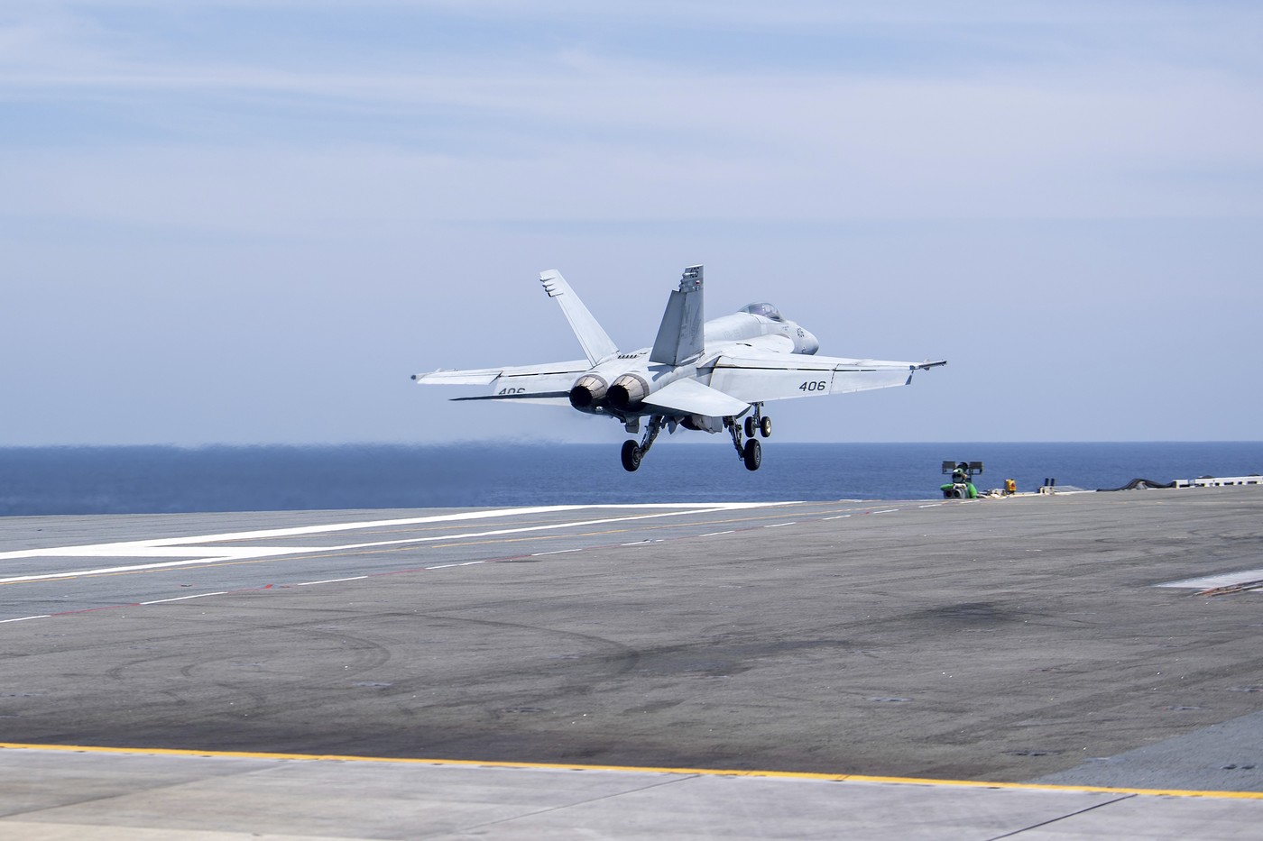 Statele Unite vor trimite mai multe avioane de luptă și nave de război în Orientul Mijlociu