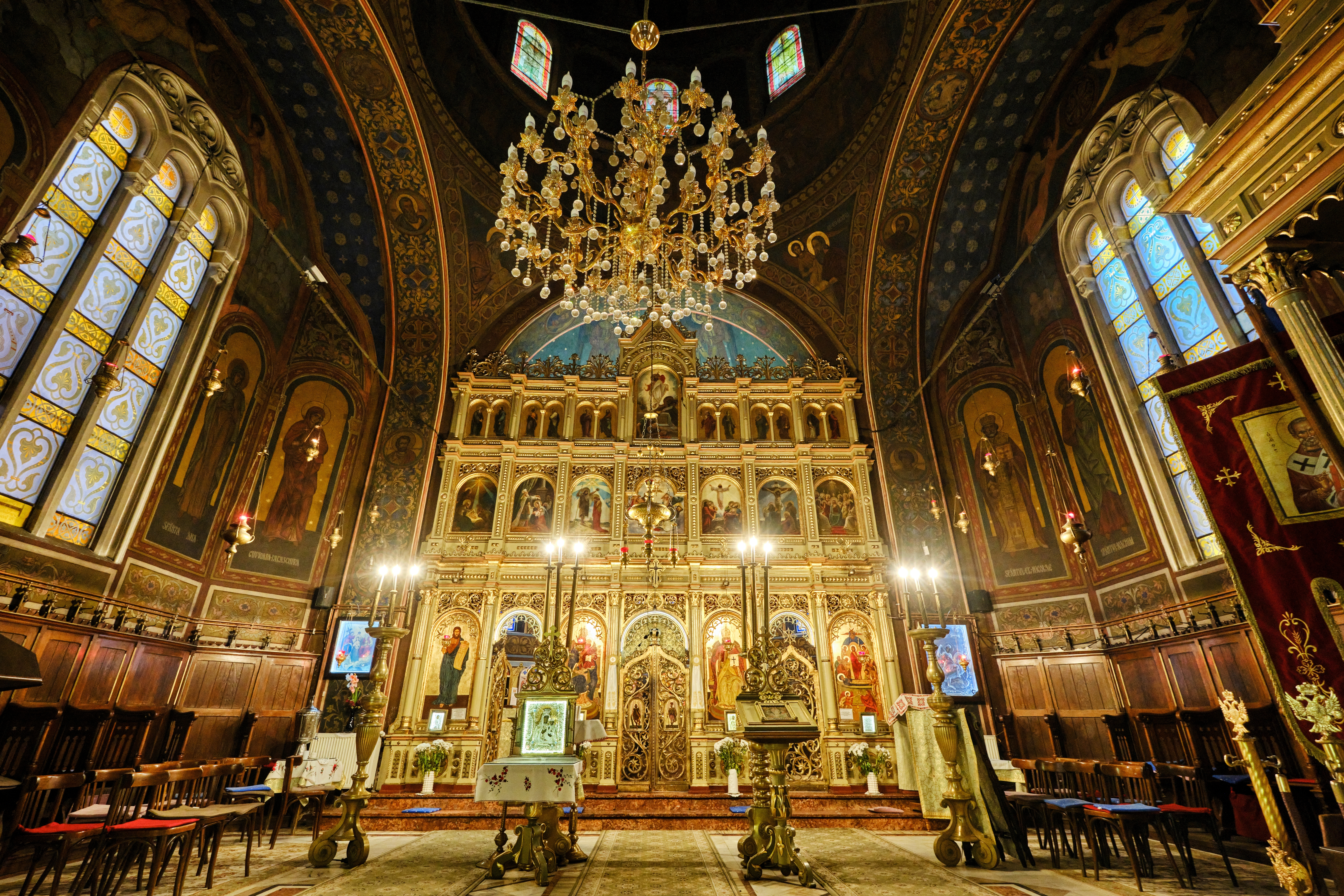 Se urează “la mulți ani” pe 15 august, de Sfânta Maria Mare? Explicațiile preotului