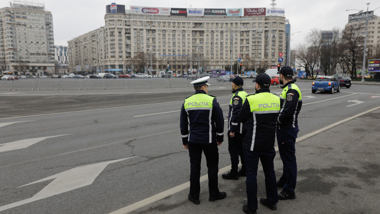 Polițiști rutieri în trafic în centrul Bucureștiului