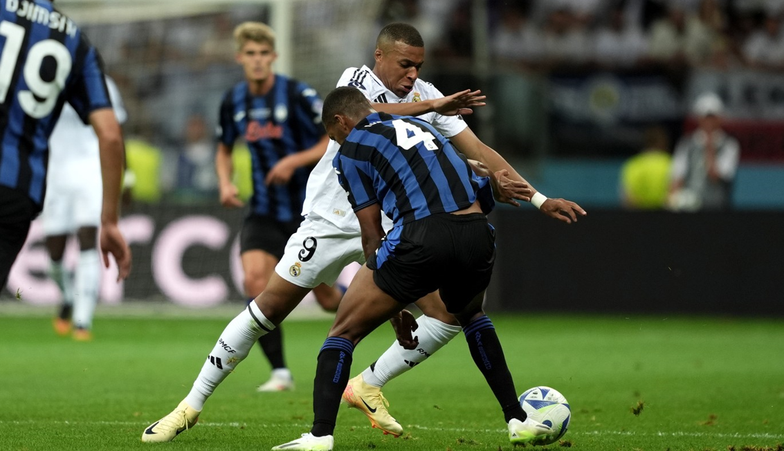 Real Madrid a cucerit Supercupa Europei pentru a şasea oară, după ce a învins Atalanta cu scorul de 2-0