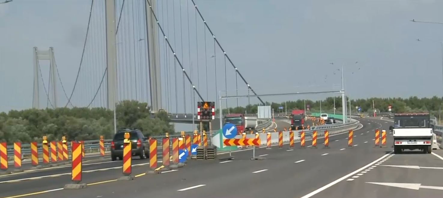 Reparațiile pe podul de la Brăila par să nu se mai termine: Traficul este îngreunat, după ce muncitorii au deteriorat hidroizolația