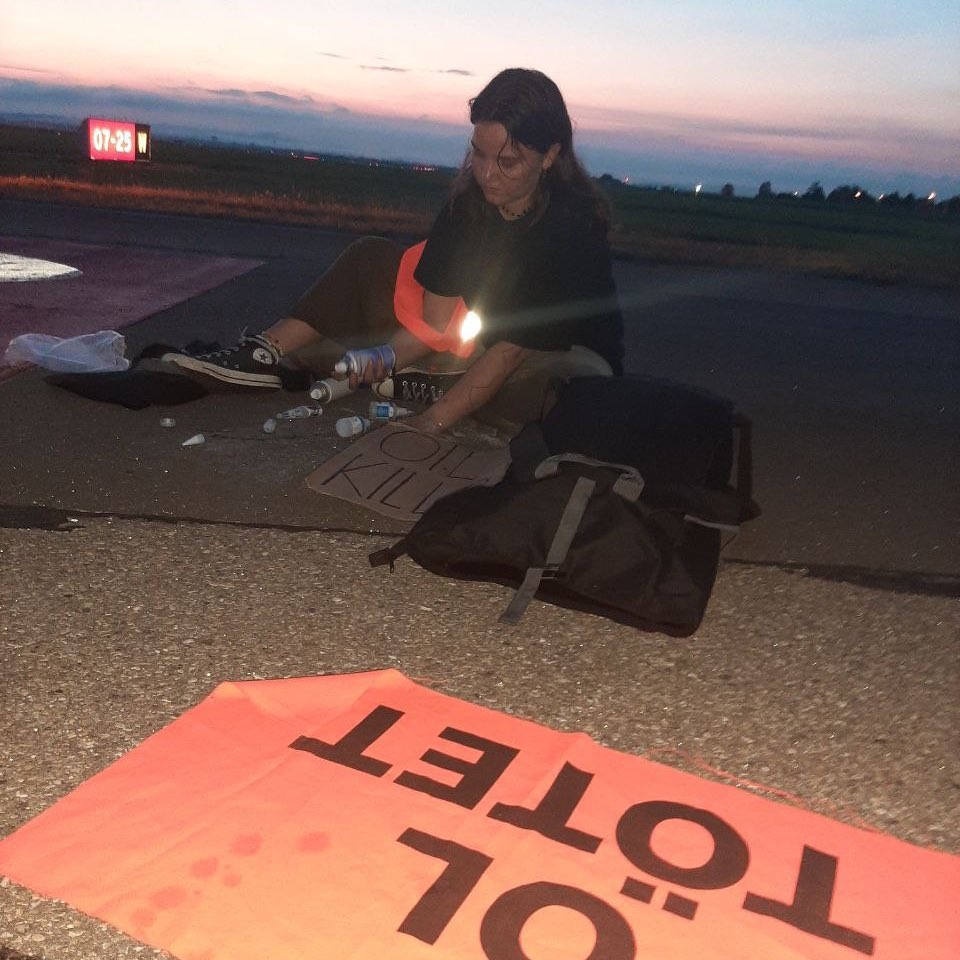 Zboruri suspendate în Germania din cauza protestelor activiștilor pentru climă. Ministrul de Interne propune pedepse cu închisoarea