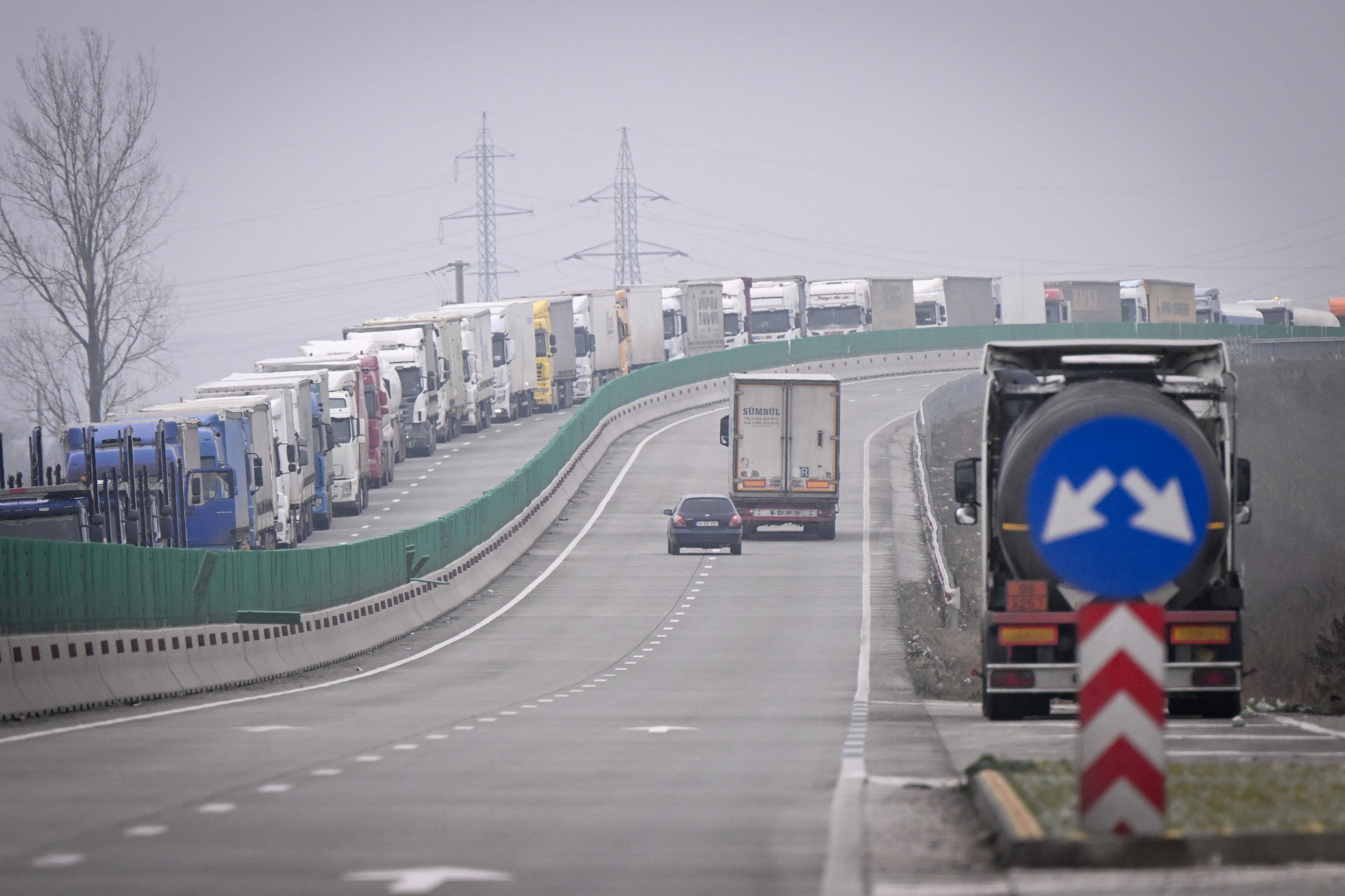 Atenționare de călătorie: Trafic aglomerat la frontiera cu Bulgaria, în special la podul Giurgiu-Ruse