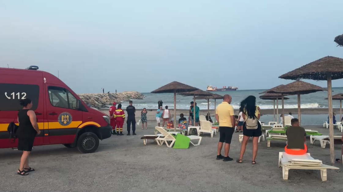 Vacanță cu sfârșit tragic pentru un bărbat din Craiova. A fost scos mort din mare, după ce și-a salvat fetița de 6 ani de la înec