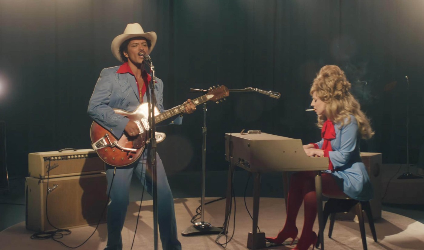 Lady Gaga şi Bruno Mars au lansat împreună o baladă: "Die with a smile"