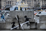 Kyiv, Ukraine. 17th Nov, 2022. Graffiti by the famous anonymous British street artist Banksy is depicted on concrete blocks on Independence Square in Kyiv against the background of the Russian invasion of Ukraine. Russia invaded Ukraine on 24 February 202