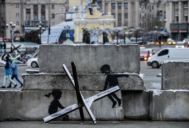 Kyiv, Ukraine. 17th Nov, 2022. Graffiti by the famous anonymous British street artist Banksy is depicted on concrete blocks on Independence Square in Kyiv against the background of the Russian invasion of Ukraine. Russia invaded Ukraine on 24 February 202