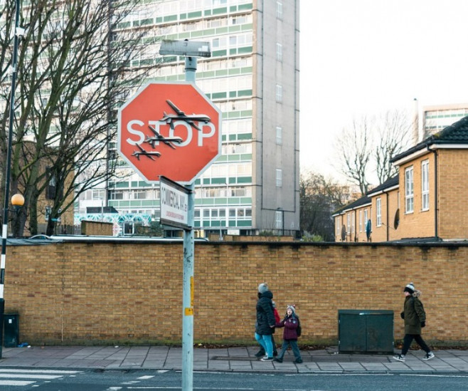 banksy-stop-indicator