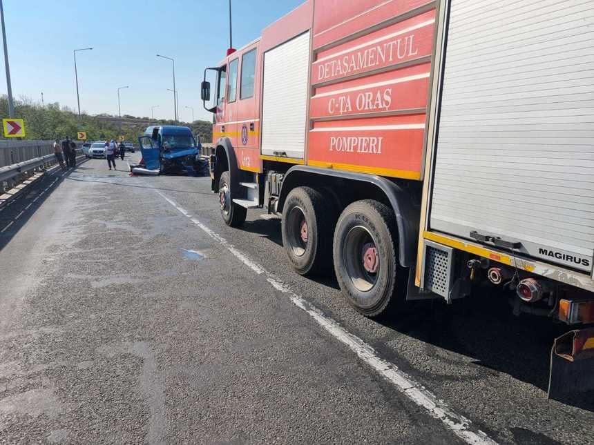 Accident grav între un autocar şi un microbuz, pe podul de la Cernavodă. A fost activat Planul Roşu de intervenţie
