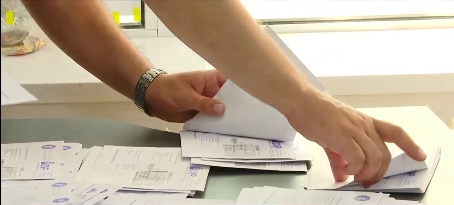 Val de procese după recalcularea pensiilor. Oamenii reclamă calcule greșite: "Din 43 de ani s-au scăzut 25 și le-a dat 13, deși ies 18"