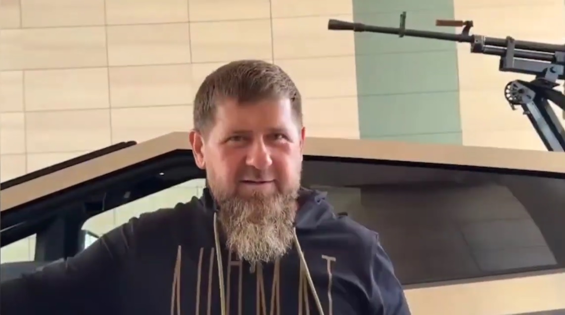 Kadîrov susține că a primit de la Elon Musk o Tesla Cybertruck. I-a montat o mitralieră și o trimite pe front. „Elon, mulțumesc!”