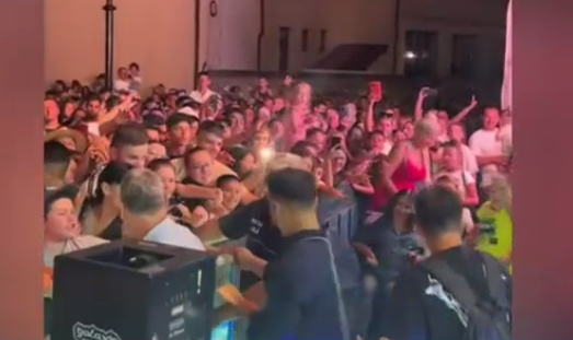 VIDEO. Manelistul Jador, gest controversat la un concert. Localnicii l-au taxat imediat