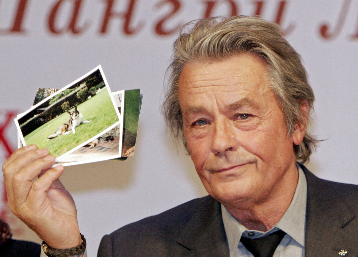Cum și unde va fi condus pe ultimul drum Alain Delon. ”Vreau să fiu înmormântat printre câinii mei”, spunea actorul