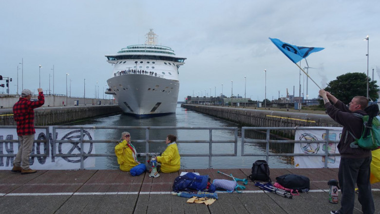 Activiști ecologiști la Amsterdam. Foto- Extinction Rebellion Nederland