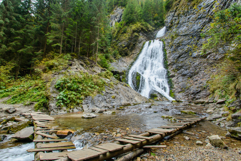 Cascada Vălul Miresei, Stâna de Vale. Foto: Shutterstock