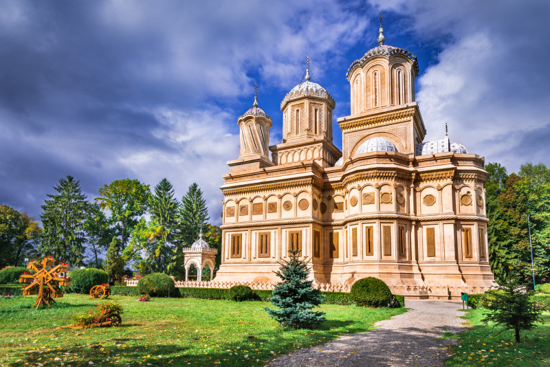 Mănăstiri din România pe care să le vizitezi în Muntenia, Curtea de Argeș. Foto Shutterstock