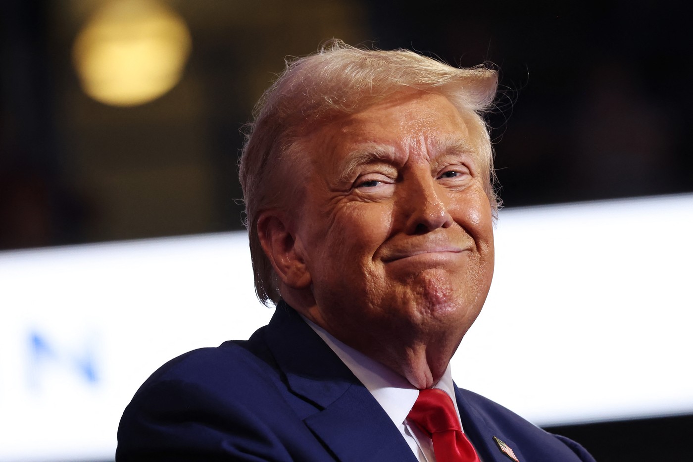 Donald Trump a distribuit imagini modificate AI care susțin că Taylor Swift l-ar sprijini pentru Casa Albă