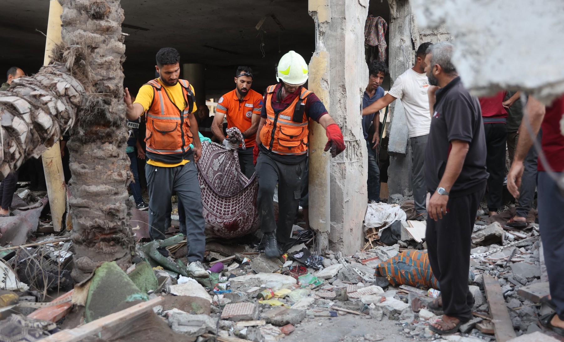 Israelul a bombardat o școală din Gaza, unde susține că se adăposteau teroriști. Hamas anunță un bilanț de peste 100 de morți