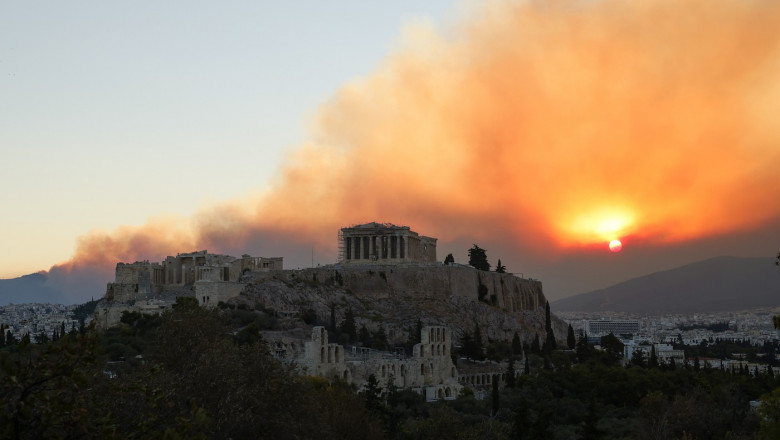 Incendii în apropiere de Atena