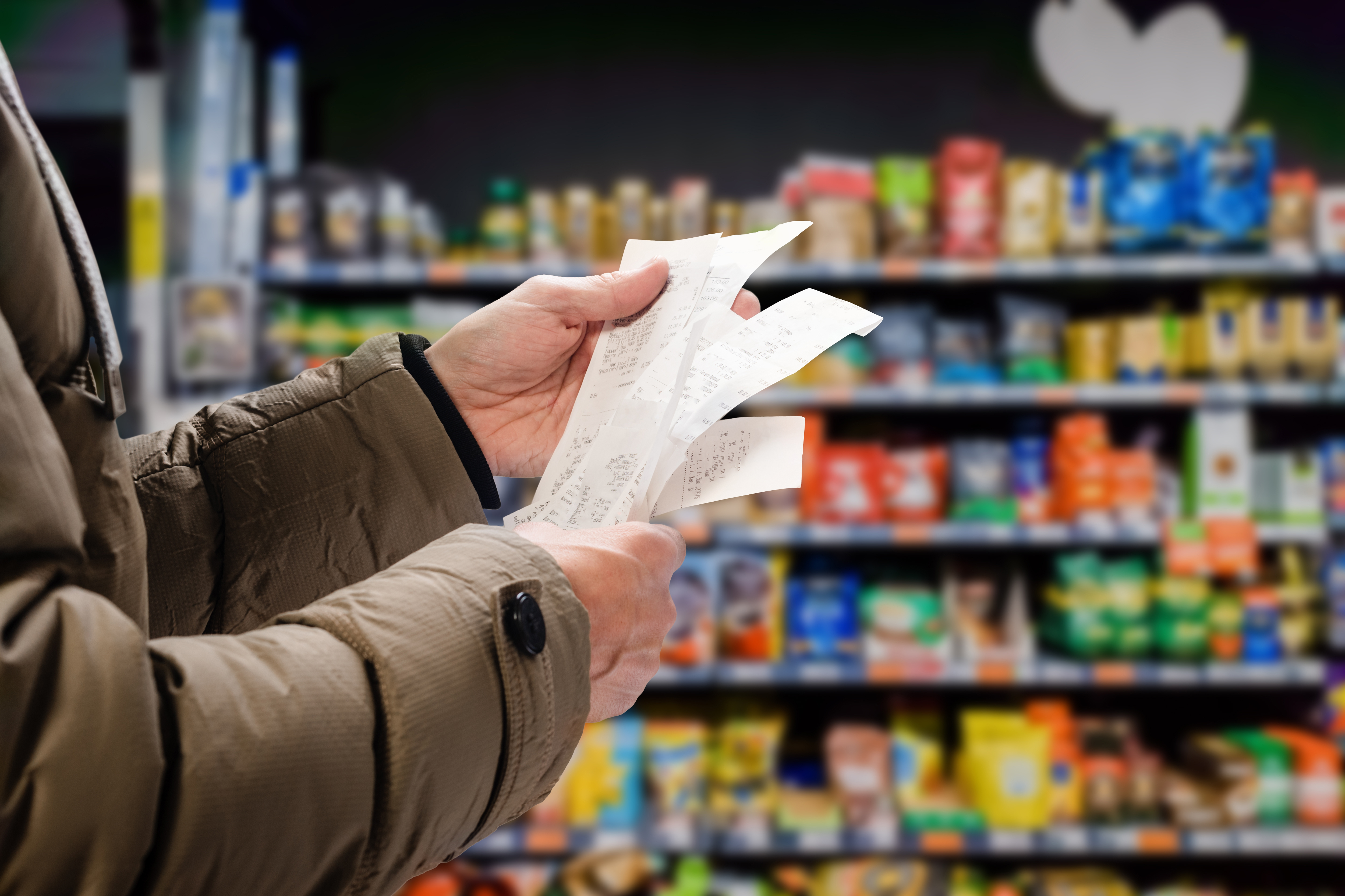 Cu cât s-au scumpit alimentele de bază în august. Raportul Consiliului Concurenței pe baza datelor de la șase mari rețele comerciale