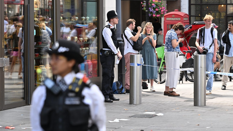 politisti in londra la locul unui atac cu cutitul