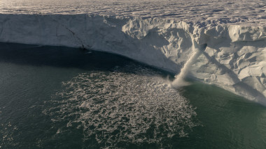 Aisberg în Oceanul Arctic