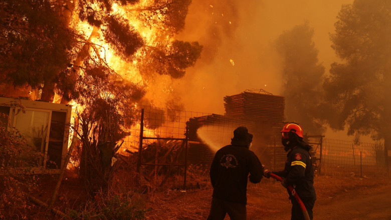 Incendiu de amploare lângă Atena.