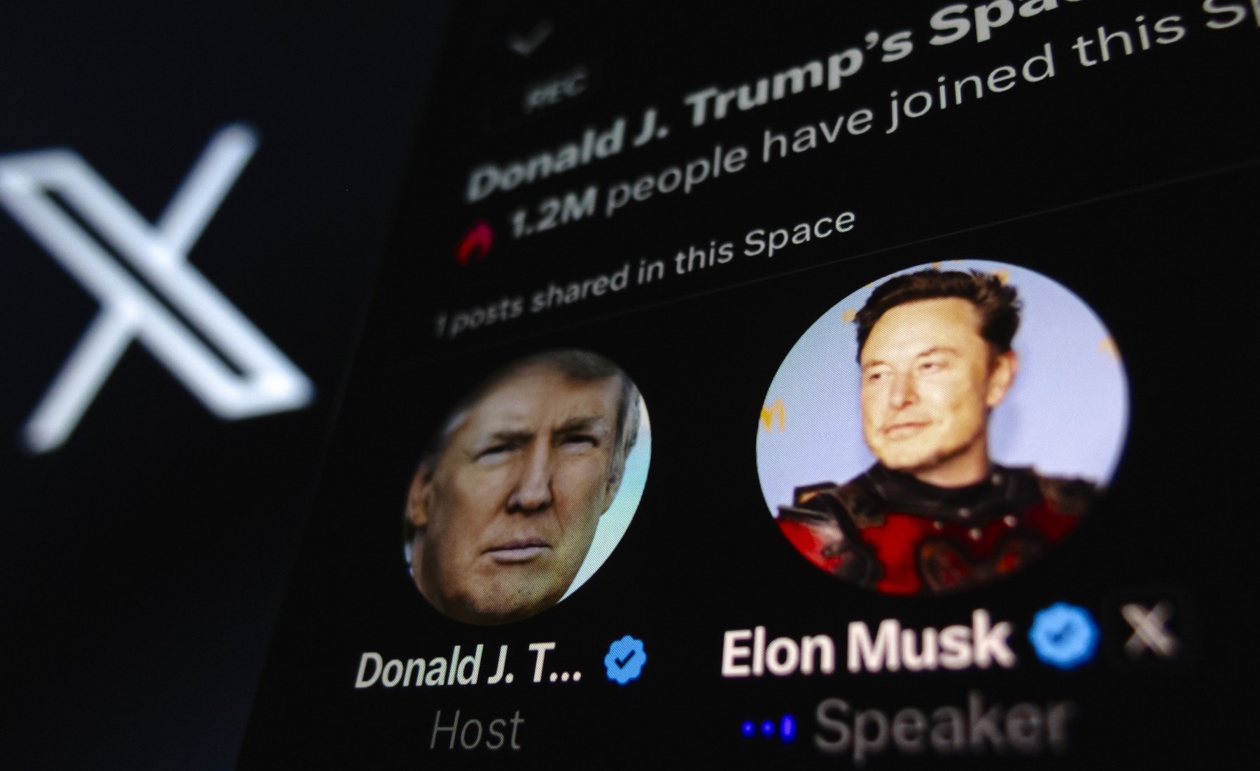 Interviul lui Elon Musk cu Donald Trump a început cu întârziere din cauza unui atac cibernetic „masiv”. Ce au vorbit cei doi