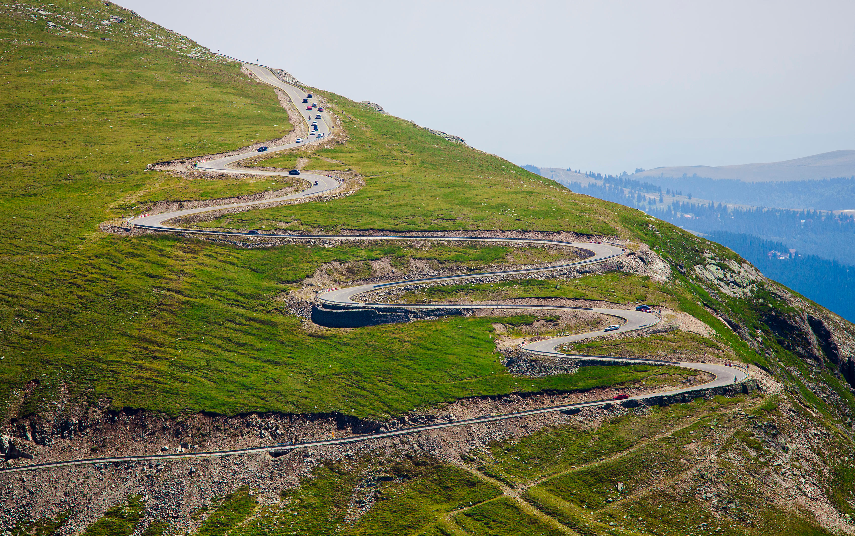 Se redeschide circulaţia pe Transalpina, între Rânca şi Curpăt. Între ce ore e permis traficul rutier și care e limita de viteză