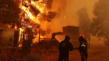 Incendii devastatoare lângă Atena.