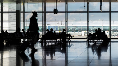 pasageri în aeroport