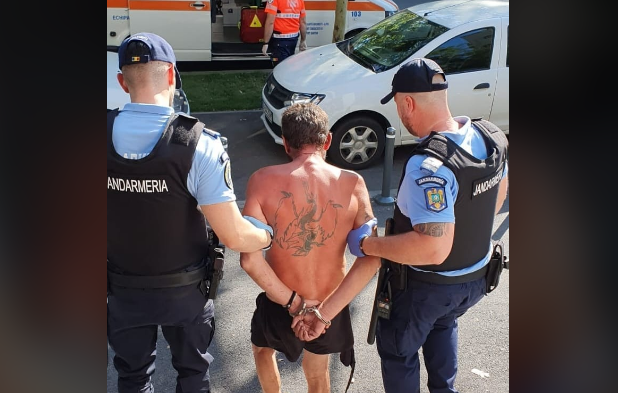 Un bărbat care amenința trecătorii cu o șurubelniță în zona ambasadei Franței din București a fost reținut de jandarmi