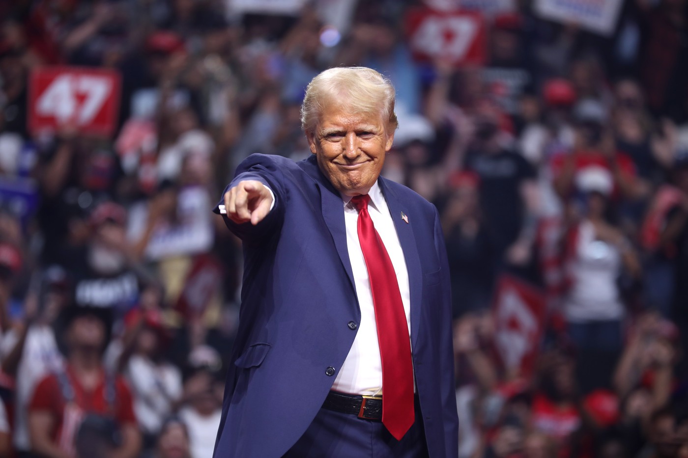 Poliția a arestat un bărbat care l-a amenințat cu moartea pe Donald Trump. El era urmărit pentru mai multe capete de acuzare