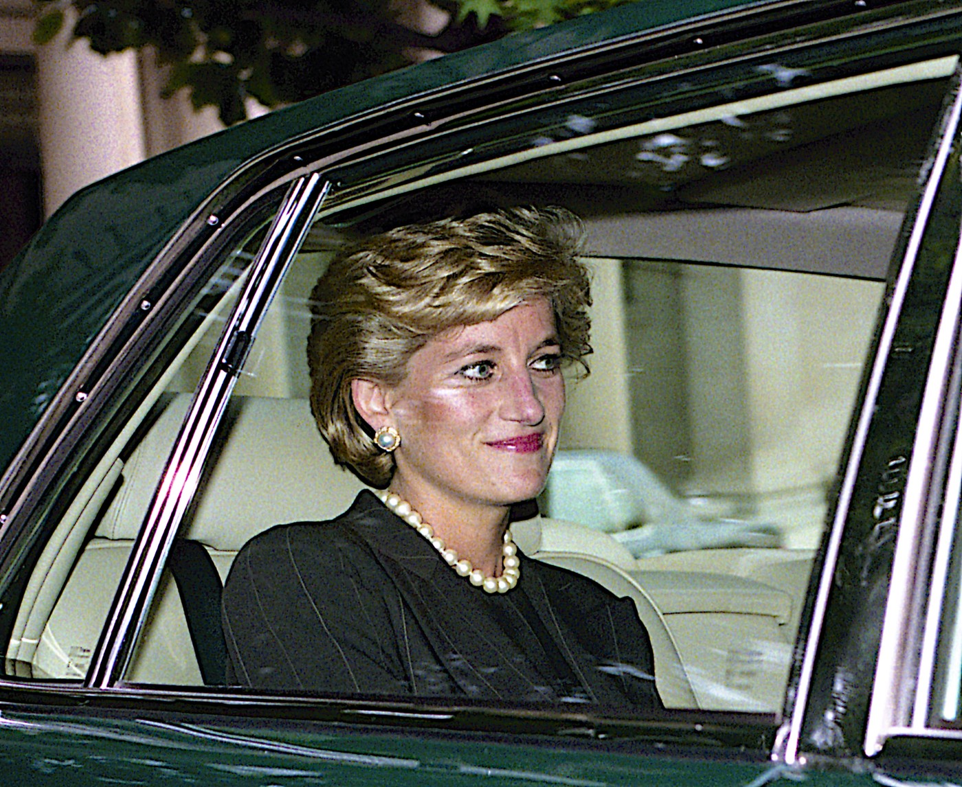 Dezvăluiri tulburătoare. Rana fatală a Prințesei Diana, "mică, în locul nepotrivit și foarte rară”, care i-a indus în eroare pe medici