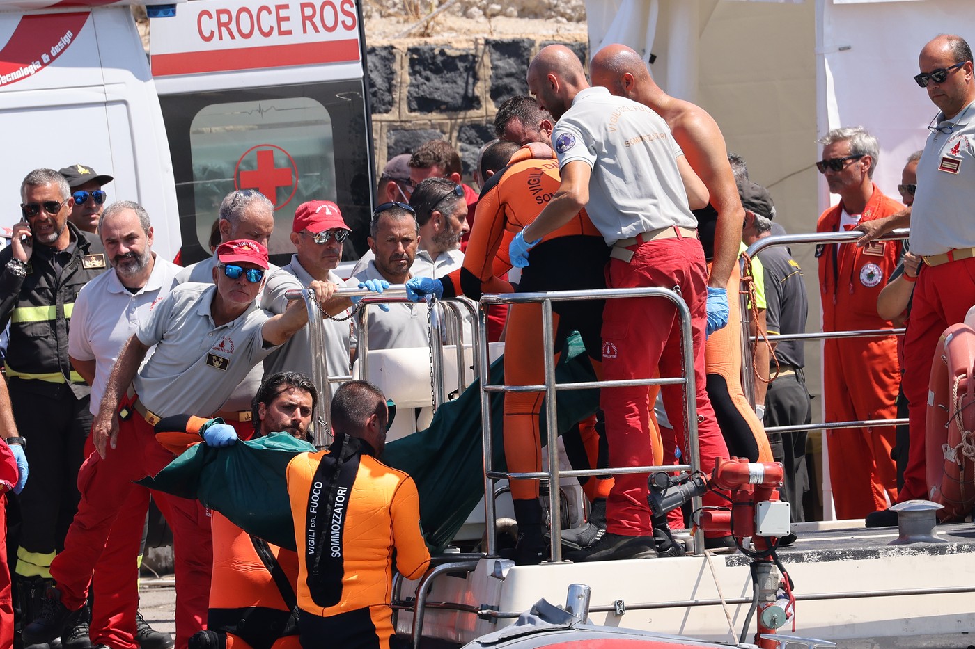Cele 16 minute care au dus la scufundarea iahtului Bayesian. Unde au încercat să se refugieze victimele blocate în interiorul navei
