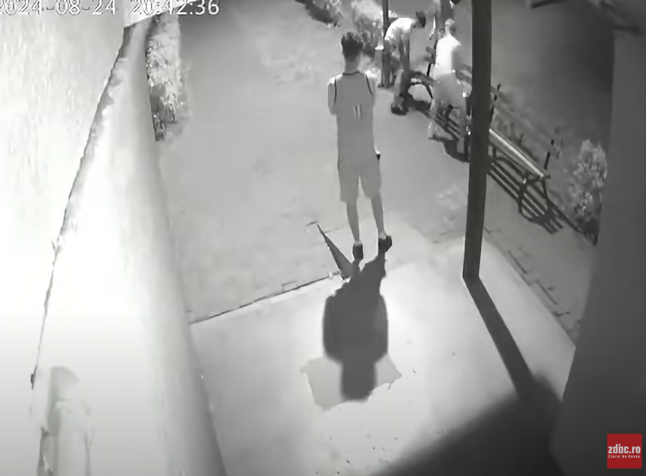 Patru tineri au reușit să fure o bancă din Bacău în mai puțin de un minut VIDEO