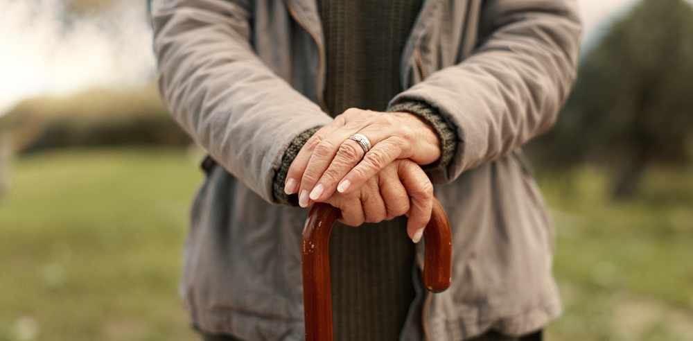 Însoțitorii pensionarilor cu gradul I de invaliditate vor primi mai mulți bani de la 1 septembrie