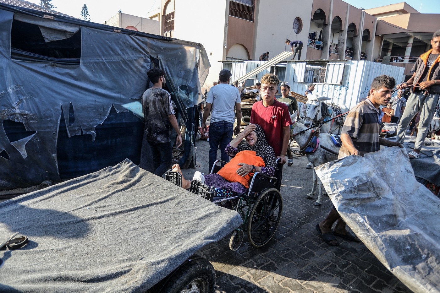 Familiile palestiniene fug după noi ordine israeliene de evacuare în Gaza, în timp ce speranțele de încetare a focului scad
