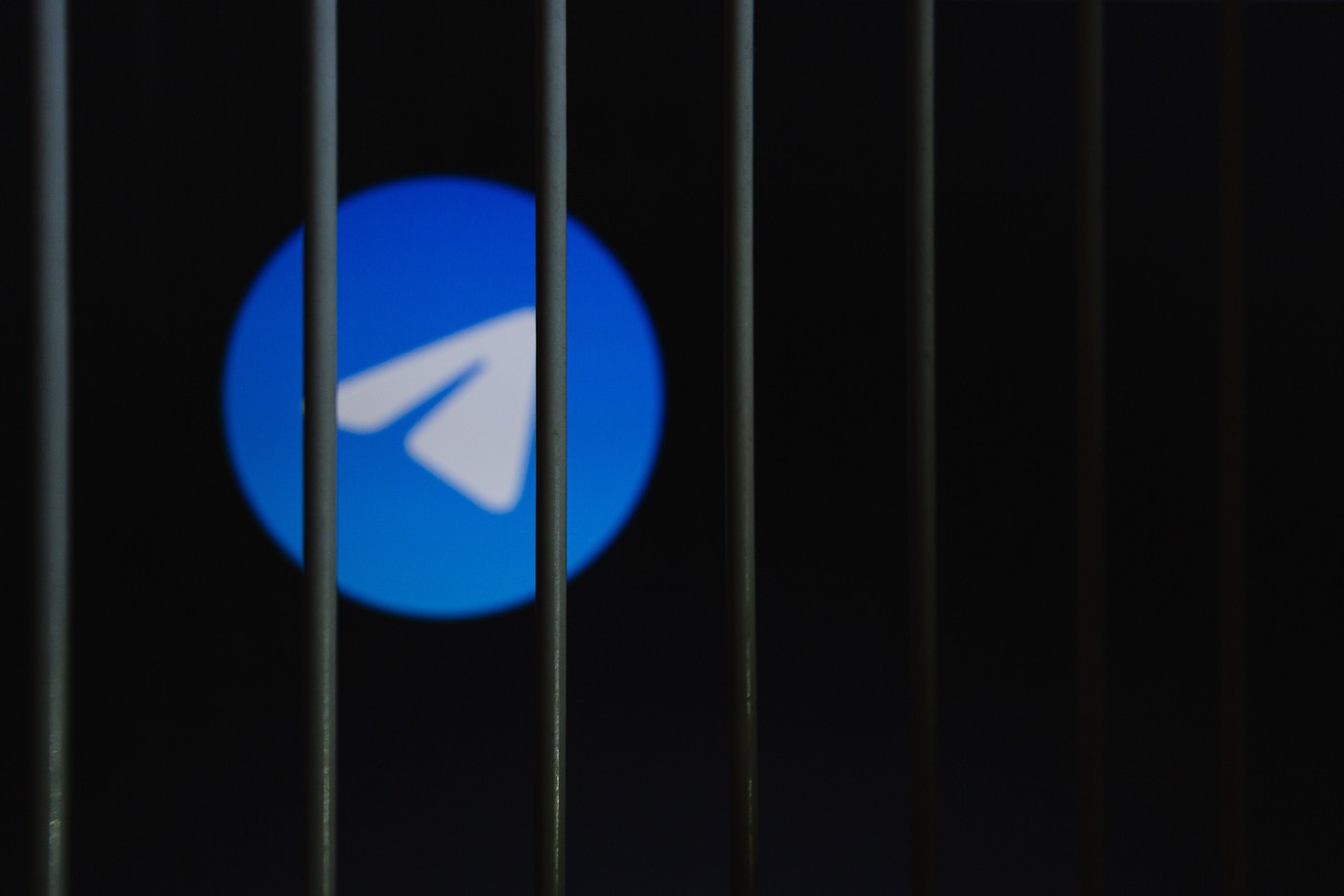 De ce a fost arestat în Franța fondatorul Telegram. Președintele Macron spune că nu din motive politice